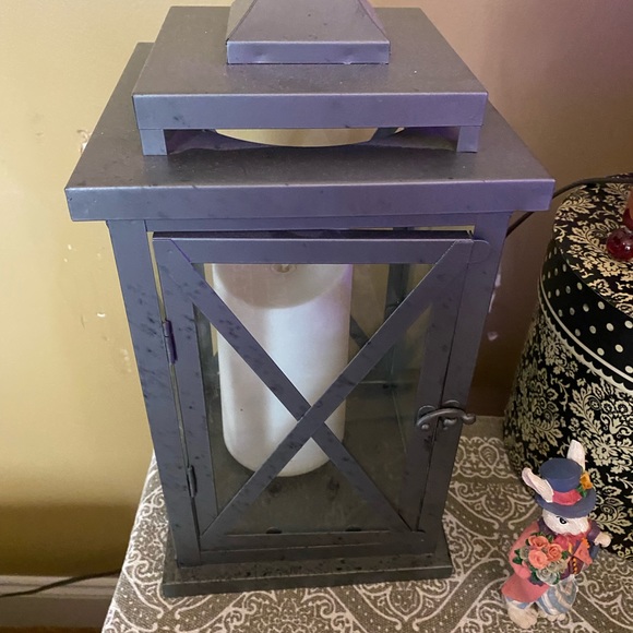 Two lanterns with battery operated candles - Picture 2 of 2